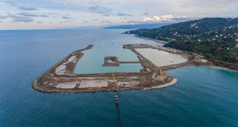 Rize-Artvin Havalimanı İçin 14,5 Milyon Ton Taş Denize Döküldü