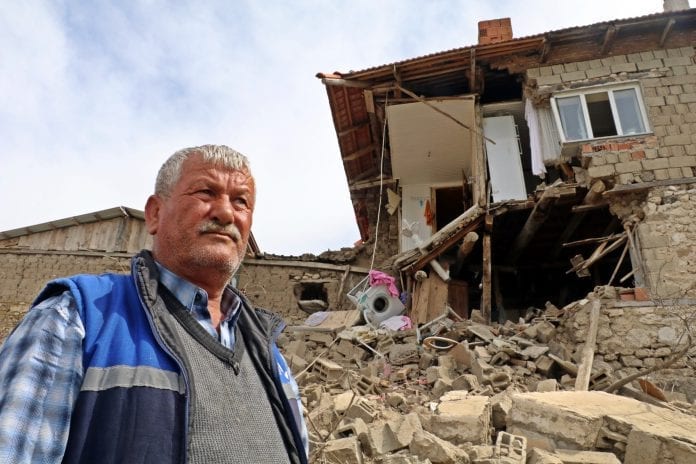 Acıpayam'daki Depremzedelere Ev Müjdesi