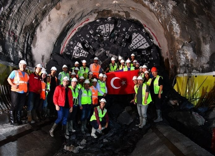 İzmir Narlıdere Metrosu'nda İki İstasyon Birleşti
