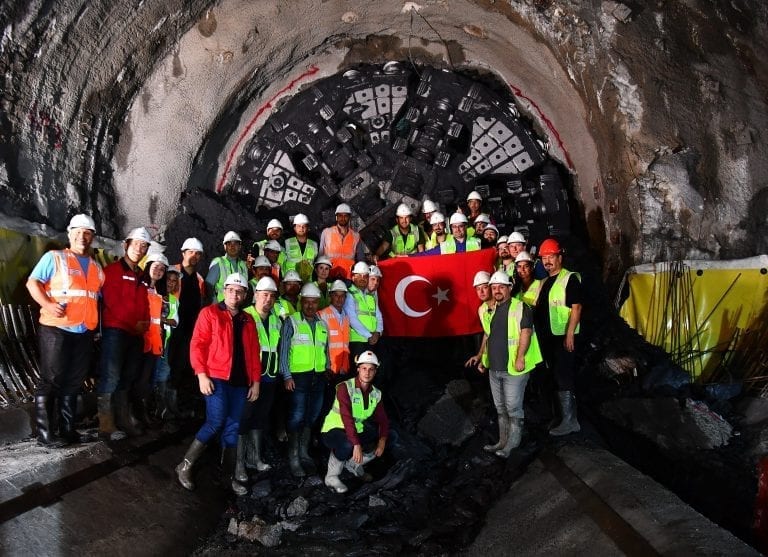 İzmir Narlıdere Metrosu’nda İki İstasyon Birleşti