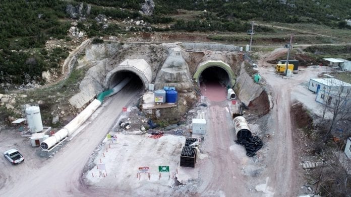 İzmir Antalya Projesinde Süre 3 Saate İnecek! Honaz Tüneli Tamamlanmak Üzere!