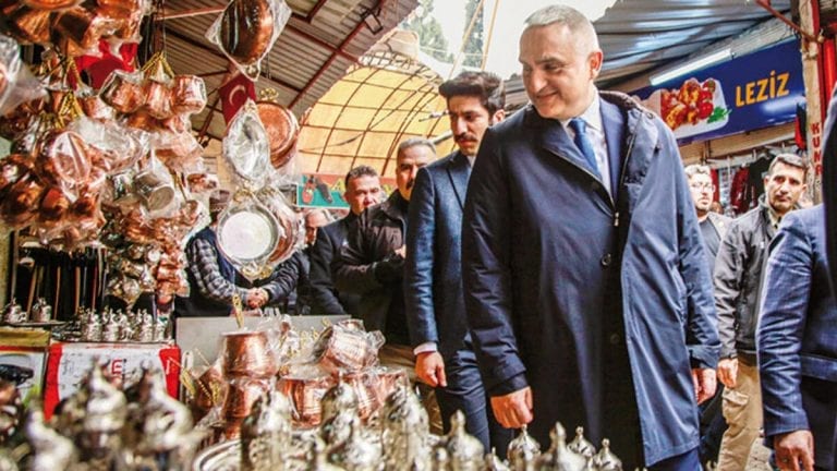 Bakan Ersoy’dan Kanal Çeşme Açıklaması: Çeşme’yi Cannes Gibi Yapacağız!