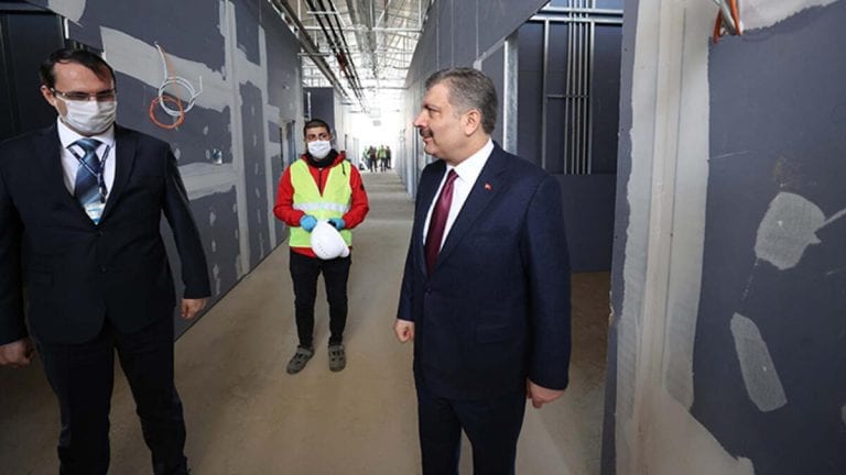 Bakan Koca, Yapımı Süren Pandemi Hastanelerinde İncelemelerde Bulundu