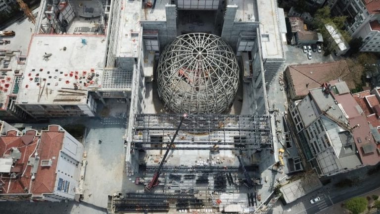 AKM Binası Yükselmeye Devam Ediyor