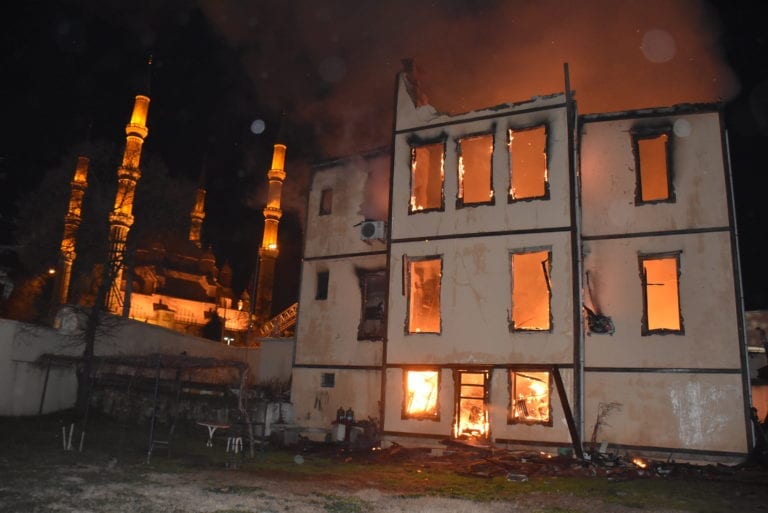 Yanan Bina Yeniden İnşa Edilecek