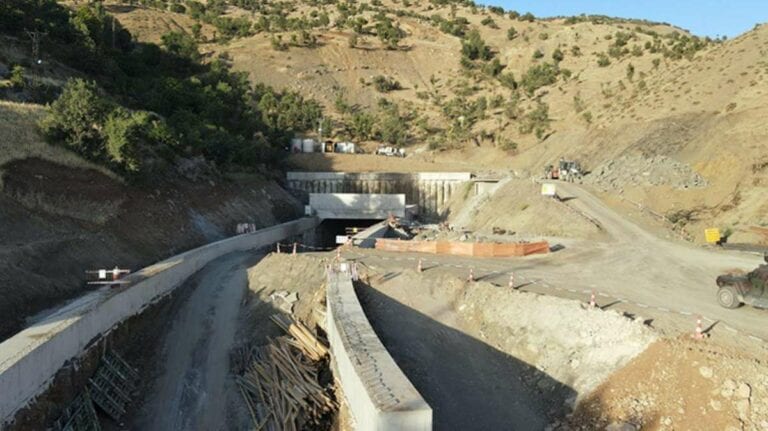 Şırnak ve Van’ı Birbirine Bağlayan Tünellerde Çalışmalar Devam Ediyor