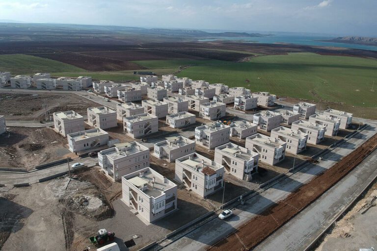 Adıyaman’ın Samsat İlçesinde Depremzedeler İçin Kalıcı Konutlar Yapılıyor