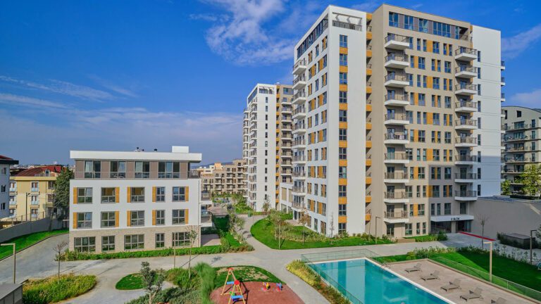 Nef, Yurt Dışına Odaklandı