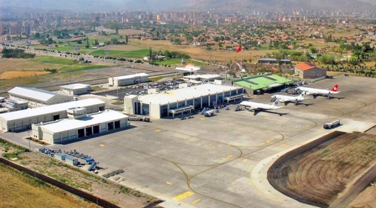 Kayseri Havalimanı Yeni Terminal Binası’nın İnşaatı Devam Ediyor 