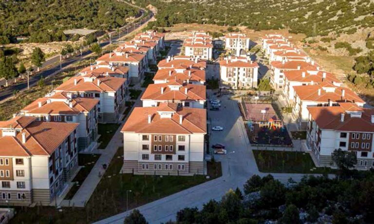 Antalya Akseki’de İnşa Edilen 64 Konut Tamamlanmak Üzere