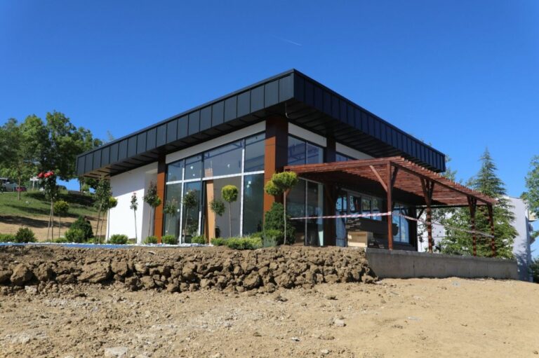 İzmit’e Bağlı Malta Mahallesi’nde Sosyal Tesis İnşaatı Devam Ediyor