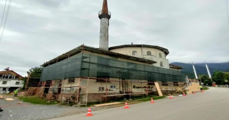 Tarihi Aydınpınar Cami Yeniden İnşa Ediliyor