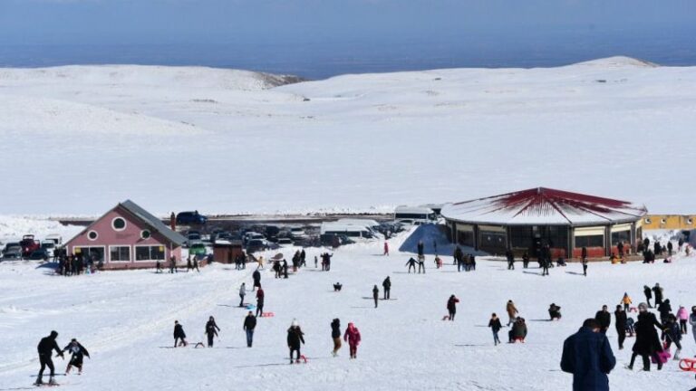 Karacadağ Kayak Merkezi’nde Otel İnşaatı Devam Ediyor