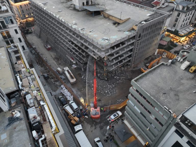 Karaköy Katlı Otopark’ı Yıkılıyor