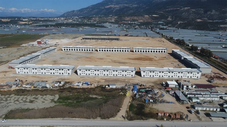 Kınık Toptancı Hal Projesinde İnşaat Sürüyor