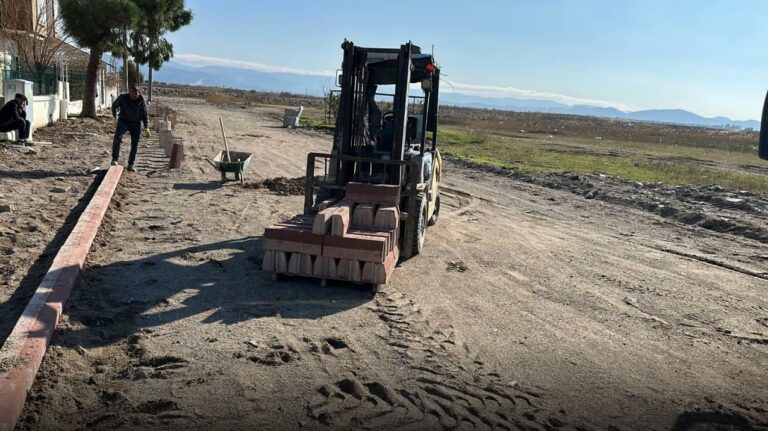 Edremit’te Yol Çalışmaları Hızla Sürüyor