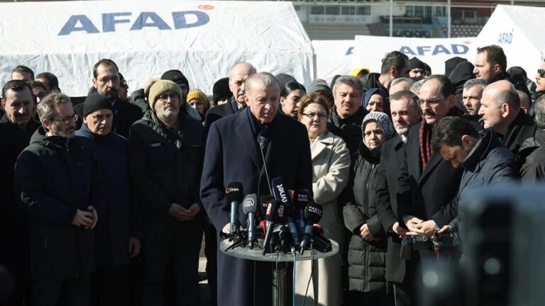 Cumhurbaşkanı Erdoğan Deprem Bölgesini Ziyaret Etti