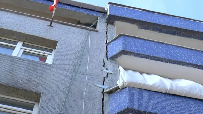 Esenler’de Hasarlı Binalar Mühürlendi