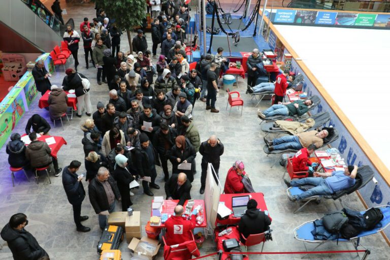 Eyüpsultan’da Yardım Noktaları Doldu Taştı