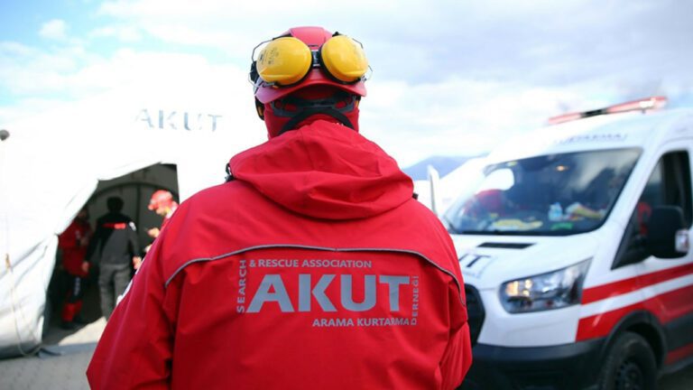 Akbel, Deprem Anında Yapılması Gerekenleri Anlattı 