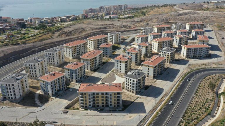 ‘’İzmir’de Deprem Konutları Teslim Edildi’’