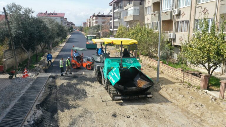 Kuyucak’ta Yol Yapım Çalışmaları Sürüyor