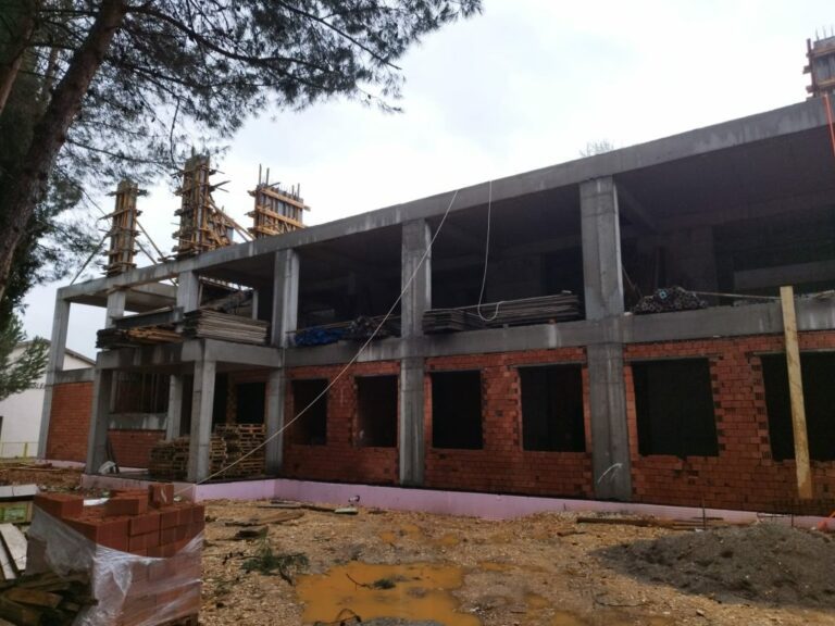 Orhangazi’de İki Okul İnşaatı Sürüyor