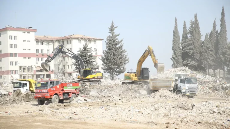 Hatay’da Enkaz Kaldırma Çalışmaları Devam Ediyor