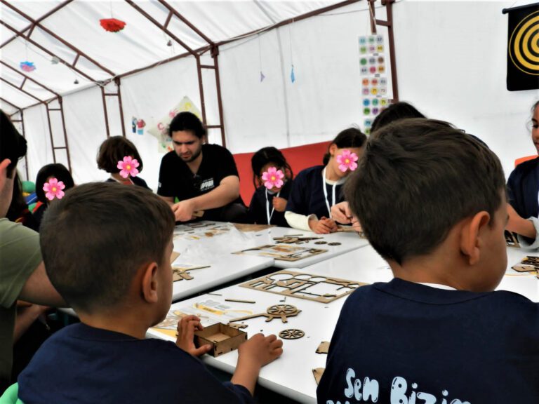 Masdaf, Hataylı Depremzede Çocukların Yüzünü Güldürdü