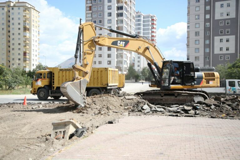 Melikgazi’de Yol Çalışmaları Başladı