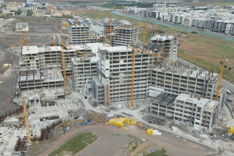 Şanlıurfa Şehir Hastanesi’nde İnşaat Sürüyor