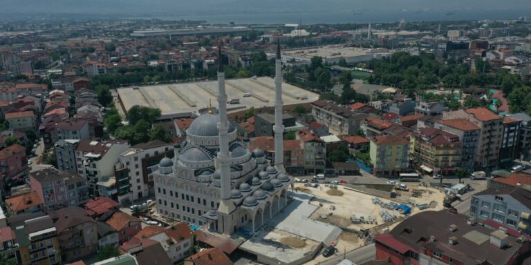 Mehmet Ali Paşa Merkez Cami Meydanı İnşaatı Sürüyor