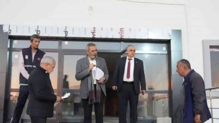 Tarsus Belediye Başkanı Bozdoğan Devam Eden Projeleri İnceledi