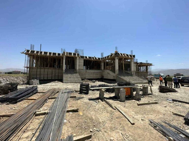 Yüksekova Halk Eğitim Merkezi Binası’nda İnşaat Sürüyor