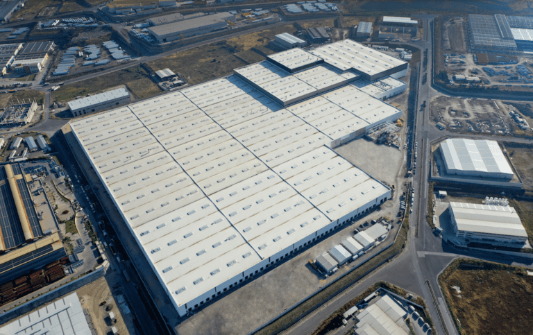 Türkiye’de İlk Kez 1,6 x 3,2 Metre Porselen Plaka Üretimi Başladı