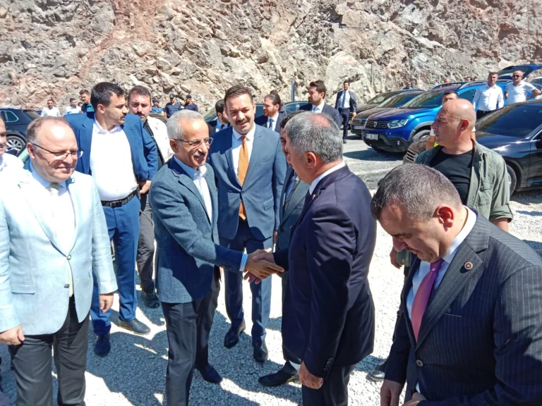 Bakan Uraloğlu, Ereğli-Devrek Yolu Çalışmalarını Yerinde İnceledi