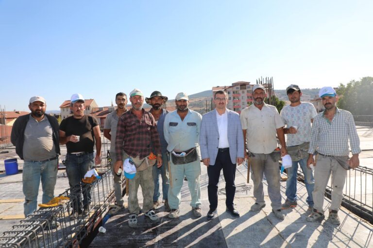 Çekerek’te Modern Okulların İnşaatı Devam Ediyor