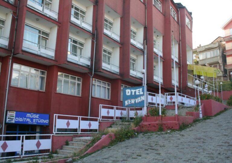Kervan Otel Binası Yıkılıyor