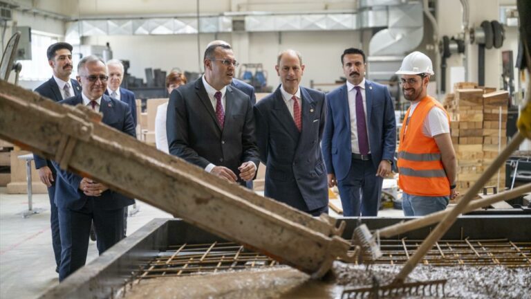 Birleşik Krallık Edinburgh Dükü Prens Edward, Türkiye’nin İlk Geri Dönüştürülebilir Konut  Sistemi Projesini İnceledi