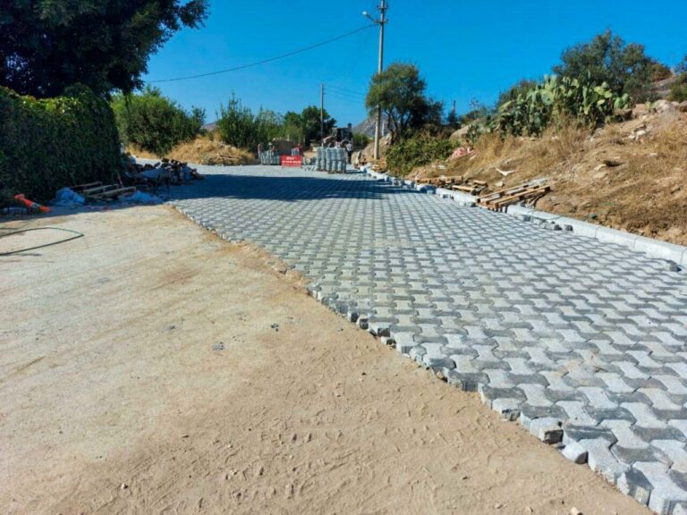 Beldibi’nde Kilitli Parke Taşı Yol Çalışmaları Aralıksız Sürüyor