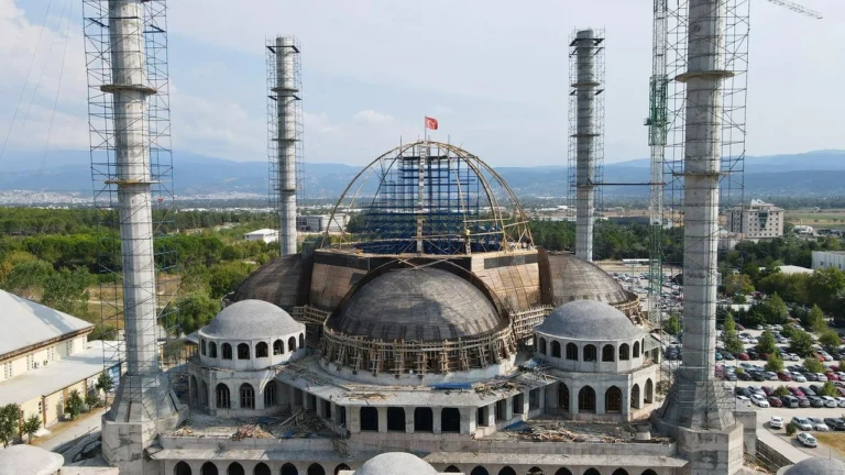 Bursa’daki Dev Cami’nin Kaba İnşaatı Tamamlanmak Üzere