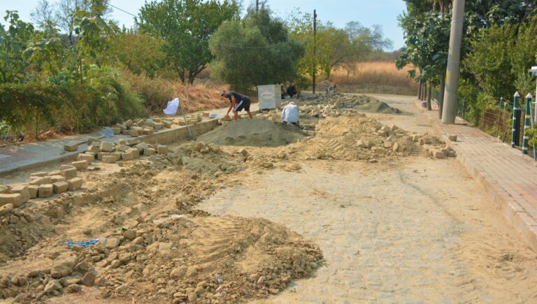 Lapseki’de  Yol Çalışmaları Hızla Sürüyor
