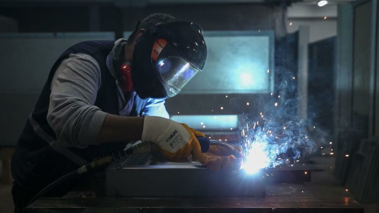 Sanayi Üretimi Ağustos Ayında Düşüşe Geçti