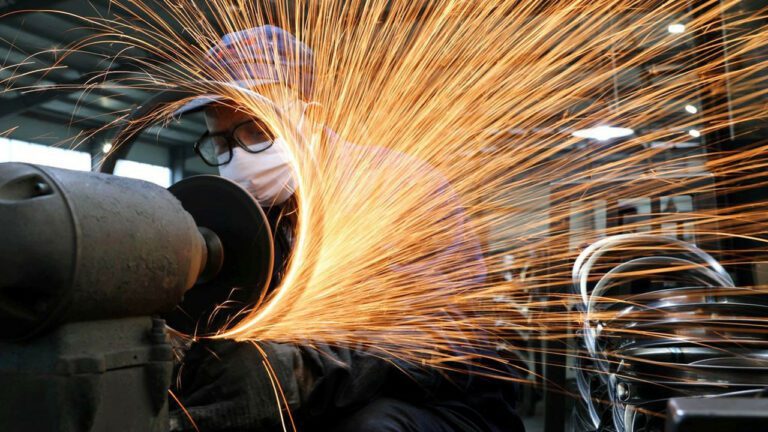 Sanayi Üretimi Yıllık Bazda Yükselişe Geçti