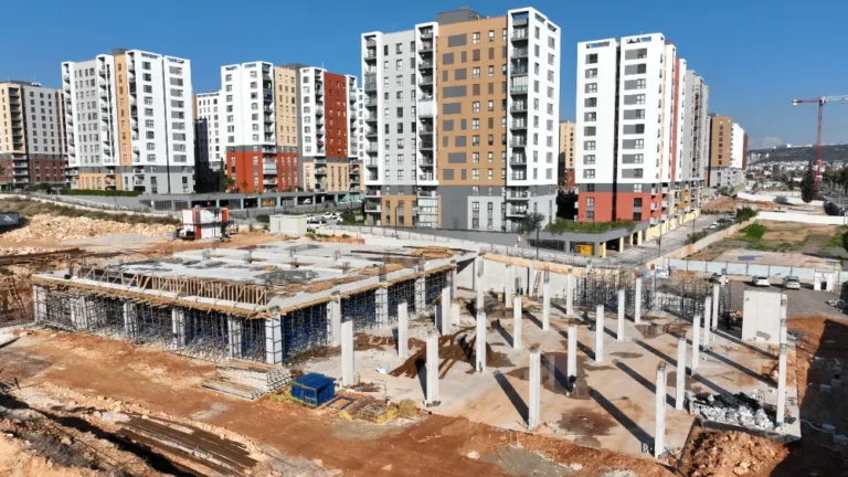 Kepez’de Kapalı Pazaryeri İnşaatı Sürüyor