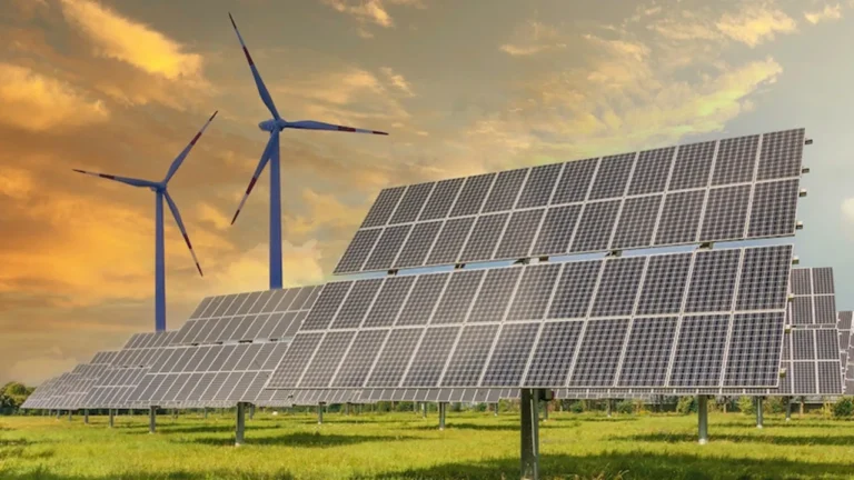 Sanayicilerin Tüketimine Yönelik Yenilenebilir Enerjiye 7 Bin 500  Megavat Kapasite Tahsisi Yapılıyor