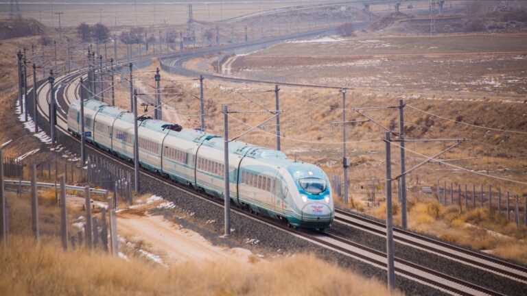 Mersin-Adana- Gaziantep Hızlı Tren Hattı 2 Yılda Tamamlanacak