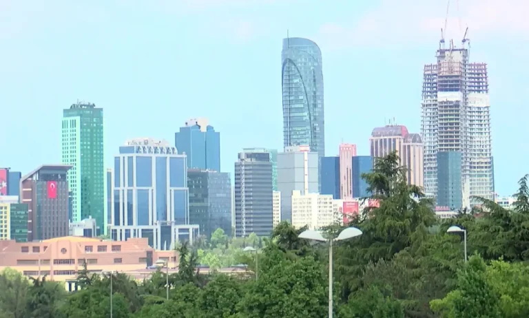 Cam Giydirme Binalar, İklim Koşullarını Olumsuz Etkiliyor