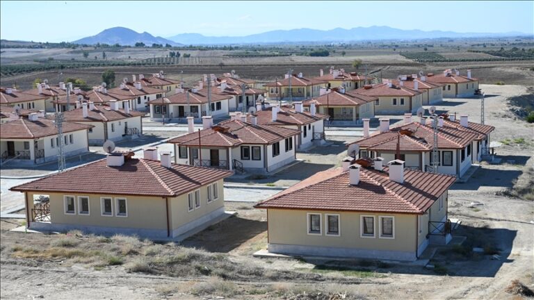 Osmaniye’de depremin ardından inşa edilen köy evlerinde yaşam başladı