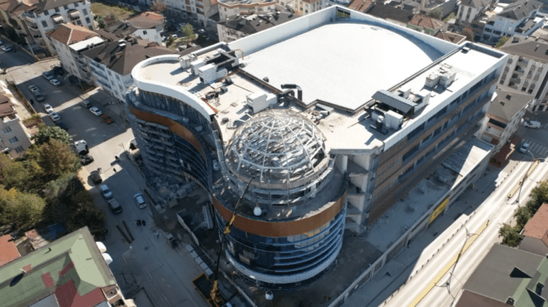 Derince’nin yeni belediye binası şekilleniyor